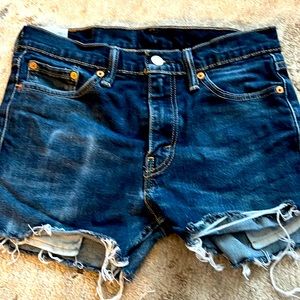 Levi cut off shorts size 30 run small